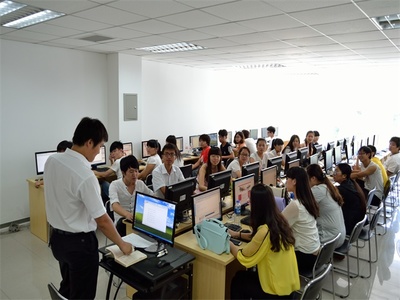 軟件技術專業中的軟件服務 核心價值與發展前景